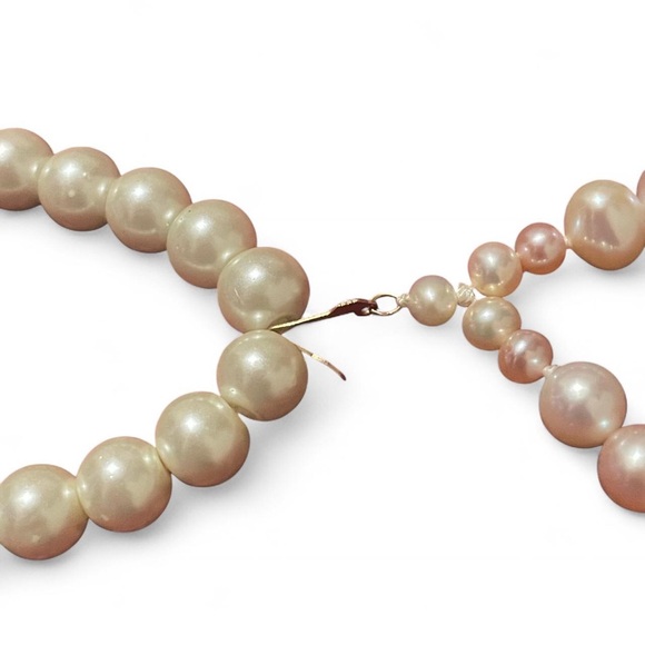 Elegant Pearl Bracelet - Picture 3 of 3